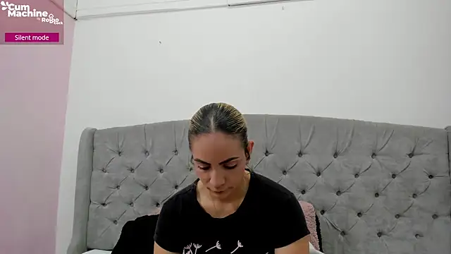 Snapshot of Valesskahall chatting on November 28, 2025, 12:19 pm Valesskahall online show from November 28, 2025, 12:19 pm