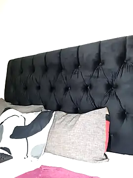 Dark Berry 26 online show from November 25, 2025, 9:04 pm