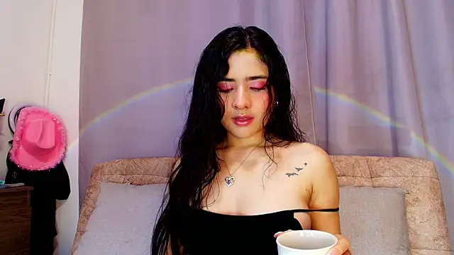 adara johnson   online show from October 20, 2025, 11:43 am