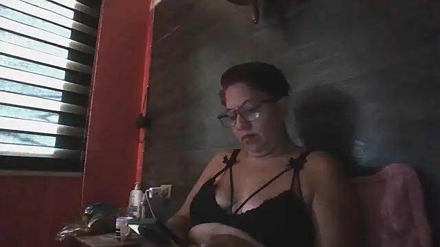 Snapshot of TRISH_MILF chatting on January 3, 2025, 10:41 am TRISH MILF online show from January 3, 2025, 10:41 am