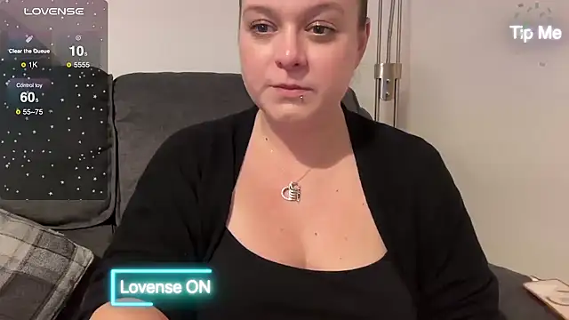 Snapshot of NaughtyWifeUK chatting on December 4, 2024, 10:19 pm NaughtyWifeUK online show from December 4, 2024, 10:19 pm