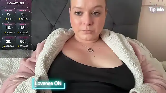 Snapshot of NaughtyWifeUK chatting on February 17, 2025, 4:04 pm NaughtyWifeUK online show from February 17, 2025, 4:04 pm