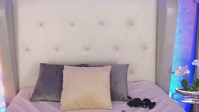 Snapshot of ViolettMoon1 chatting on January 4, 2025, 10:16 am ViolettMoon1 online show from January 4, 2025, 10:16 am