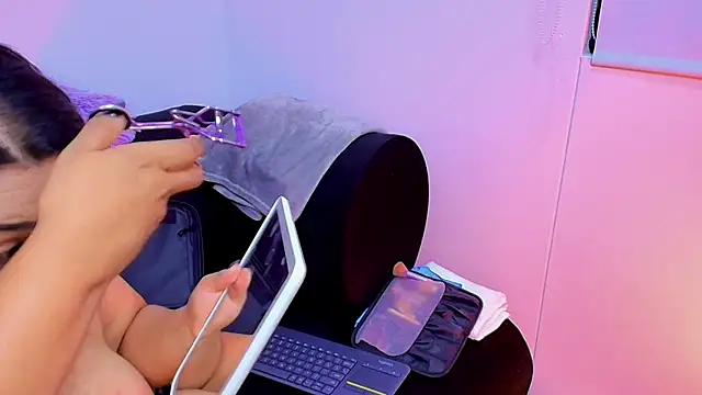 Brenda  gomez online show from January 18, 2025, 5:41 am