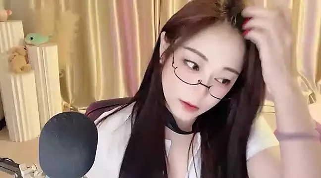 Daisy-77 online show from February 20, 2025, 6:13 pm