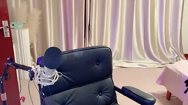 Daisy-77 online show from February 24, 2025, 8:58 pm