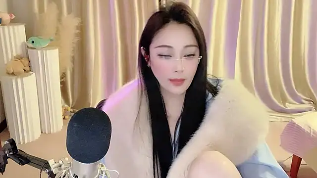 Daisy-77 online show from March 15, 2025, 10:00 pm