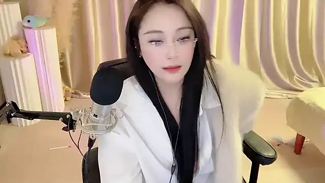 Daisy-77 online show from March 18, 2025, 8:59 pm