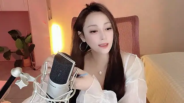 Daisy-77 online show from October 5, 2025, 6:28 pm