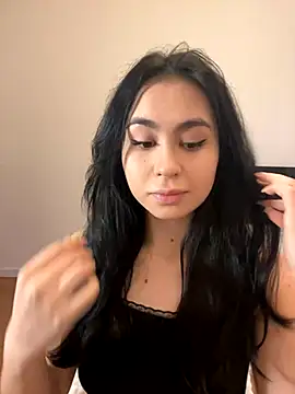 Mile Madeline online show from December 7, 2024, 10:12 am