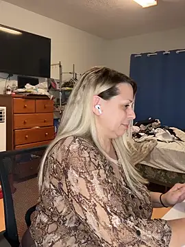 Snapshot of Hotslut187 chatting on January 15, 2026, 4:06 am Hotslut187 online show from January 15, 2026, 4:06 am