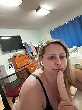 Hotslut187 online show from April 1, 2026, 4:57 am