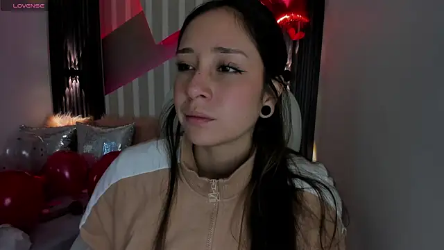 Snapshot of emily_layton chatting on February 25, 2025, 2:22 pm emily layton online show from February 25, 2025, 2:22 pm
