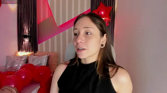 Snapshot of emily_layton chatting on February 26, 2025, 2:36 pm emily layton online show from February 26, 2025, 2:36 pm
