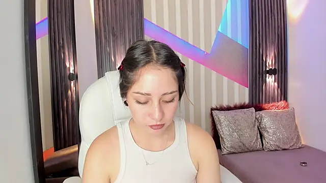 Snapshot of emily_layton chatting on September 19, 2025, 3:45 pm emily layton online show from September 19, 2025, 3:45 pm