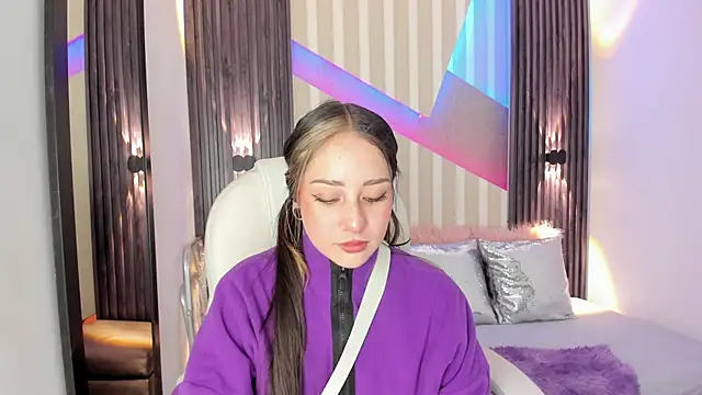 Snapshot of emily_layton chatting on October 5, 2025, 4:16 pm emily layton online show from October 5, 2025, 4:16 pm