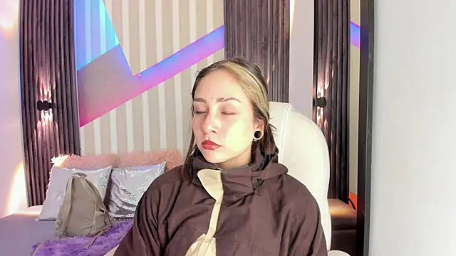 Snapshot of emily_layton chatting on October 25, 2025, 3:40 pm emily layton online show from October 25, 2025, 3:40 pm