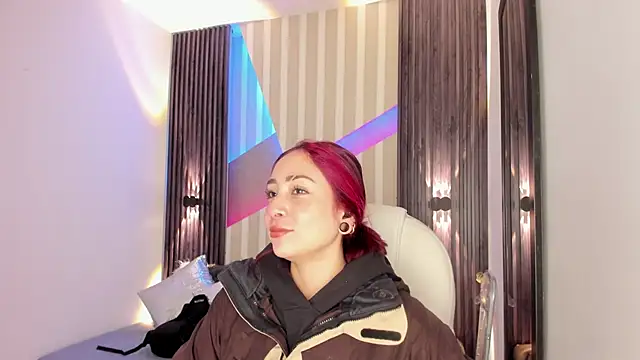 Snapshot of emily_layton chatting on November 14, 2025, 2:38 pm emily layton online show from November 14, 2025, 2:38 pm