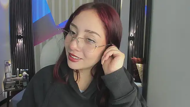 Snapshot of emily_layton chatting on December 17, 2025, 2:56 pm emily layton online show from December 17, 2025, 2:56 pm