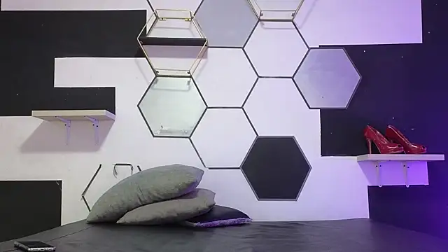 alondrabigtits online show from September 9, 2025, 11:54 am