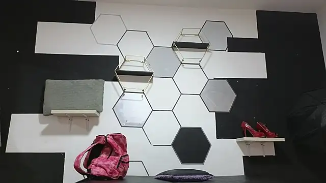 alondrabigtits online show from September 14, 2025, 11:09 am