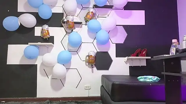 alondrabigtits online show from October 3, 2025, 12:24 pm