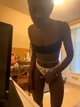 Snapshot of pupine35 chatting on November 19, 2025, 11:32 am pupine35 online show from November 19, 2025, 11:32 am