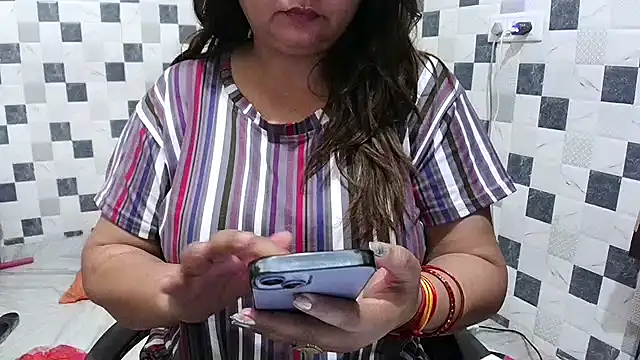 Snapshot of bhabhi_jaan11 chatting on April 2, 2026, 6:33 am bhabhi jaan11 online show from April 2, 2026, 6:33 am