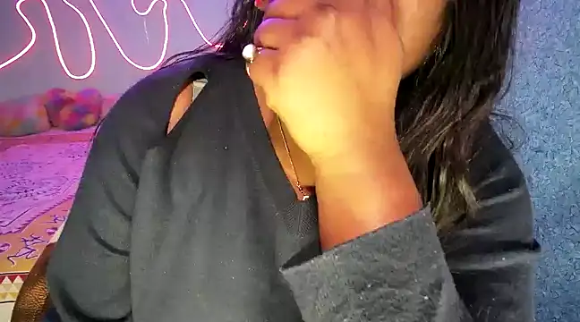 expression queen online show from January 30, 2025, 9:04 pm