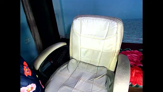 expression queen online show from November 24, 2025, 5:01 pm