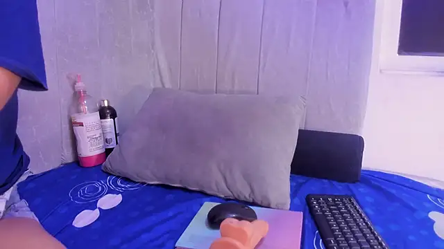 Snapshot of celeste_jhons chatting on November 3, 2025, 8:10 pm celeste jhons online show from November 3, 2025, 8:10 pm