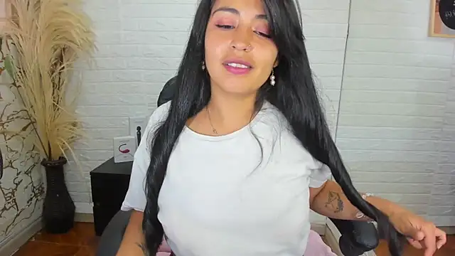 Snapshot of Aisha_09 chatting on February 13, 2025, 6:38 pm Aisha 09 online show from February 13, 2025, 6:38 pm