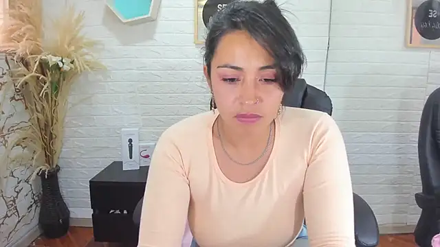 Snapshot of Aisha_09 chatting on February 21, 2025, 6:37 pm Aisha 09 online show from February 21, 2025, 6:37 pm