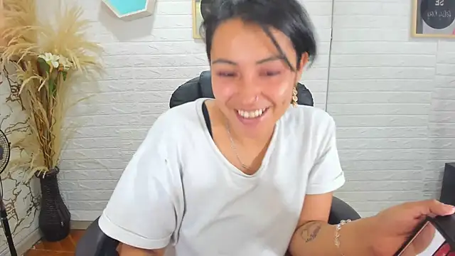 Snapshot of Aisha_09 chatting on February 23, 2025, 1:53 pm Aisha 09 online show from February 23, 2025, 1:53 pm