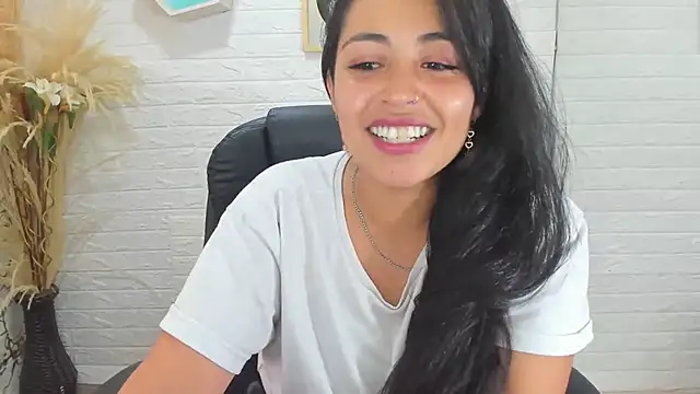 Snapshot of Aisha_09 chatting on February 23, 2025, 8:22 pm Aisha 09 online show from February 23, 2025, 8:22 pm