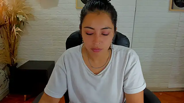 Snapshot of Aisha_09 chatting on March 7, 2025, 2:56 pm Aisha 09 online show from March 7, 2025, 2:56 pm