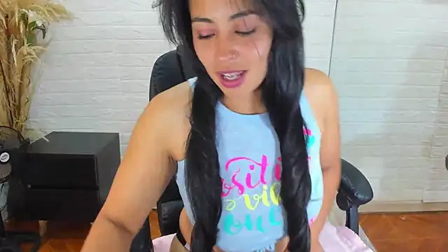 Snapshot of Aisha_09 chatting on March 11, 2025, 6:52 pm Aisha 09 online show from March 11, 2025, 6:52 pm