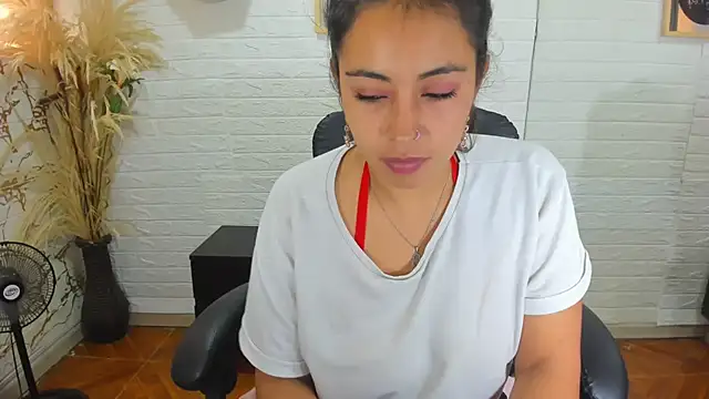 Snapshot of Aisha_09 chatting on March 13, 2025, 2:44 pm Aisha 09 online show from March 13, 2025, 2:44 pm