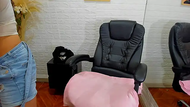 Snapshot of Aisha_09 chatting on March 14, 2025, 3:14 pm Aisha 09 online show from March 14, 2025, 3:14 pm