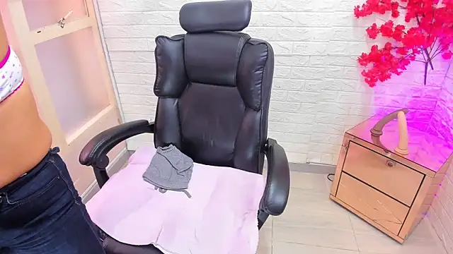 Snapshot of Aisha_09 chatting on March 12, 2026, 3:51 pm Aisha 09 online show from March 12, 2026, 3:51 pm