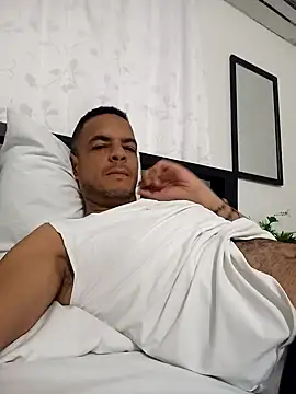 Snapshot of latinmartin73 chatting on January 17, 2025, 3:23 am latinmartin73 online show from January 17, 2025, 3:23 am