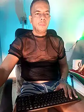 Snapshot of latinmartin73 chatting on January 19, 2025, 12:49 am latinmartin73 online show from January 19, 2025, 12:49 am