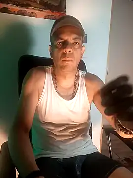 Snapshot of latinmartin73 chatting on January 21, 2025, 12:15 am latinmartin73 online show from January 21, 2025, 12:15 am