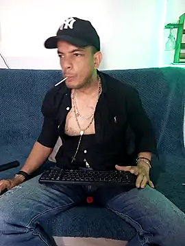 Snapshot of latinmartin73 chatting on January 26, 2025, 2:56 am latinmartin73 online show from January 26, 2025, 2:56 am