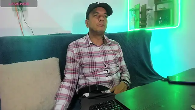 Snapshot of latinmartin73 chatting on January 28, 2025, 11:28 pm latinmartin73 online show from January 28, 2025, 11:28 pm