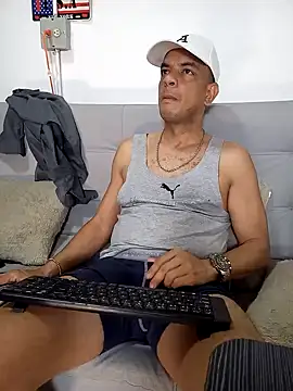 Snapshot of latinmartin73 chatting on February 4, 2025, 3:44 am latinmartin73 online show from February 4, 2025, 3:44 am