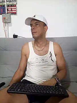 Snapshot of latinmartin73 chatting on February 13, 2025, 11:37 pm latinmartin73 online show from February 13, 2025, 11:37 pm