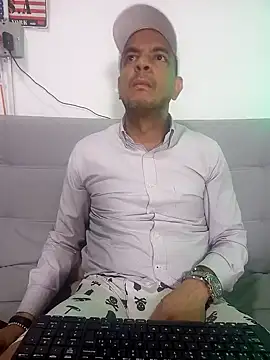 Snapshot of latinmartin73 chatting on February 19, 2025, 12:46 am latinmartin73 online show from February 19, 2025, 12:46 am