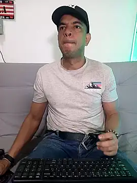 Snapshot of latinmartin73 chatting on February 23, 2025, 3:08 pm latinmartin73 online show from February 23, 2025, 3:08 pm