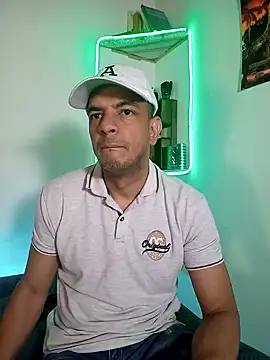 Snapshot of latinmartin73 chatting on February 24, 2025, 1:24 am latinmartin73 online show from February 24, 2025, 1:24 am